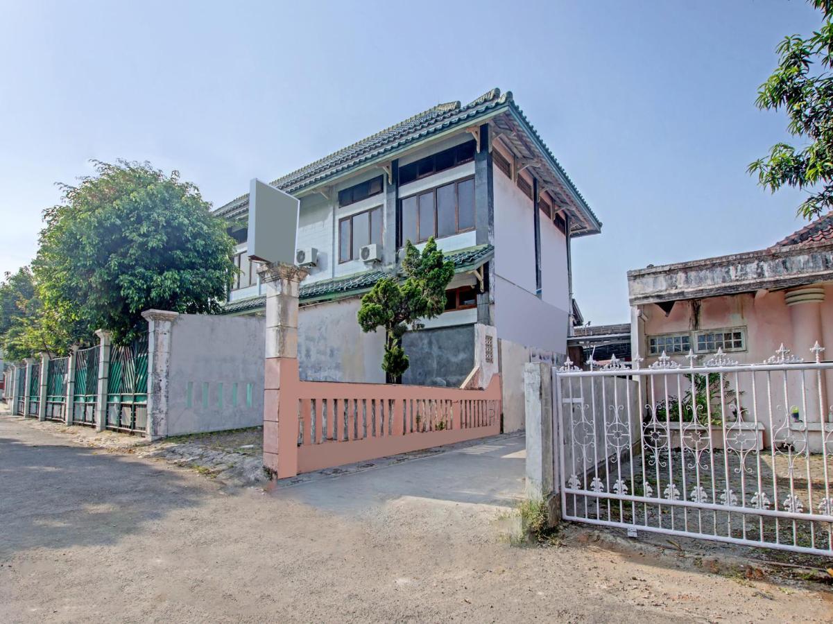 Oyo 91490 Hotel Rumah Kita Cirebon Luaran gambar